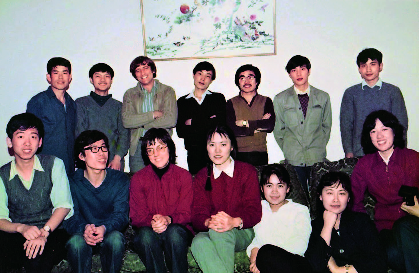 1978 年12 月，作者（后排左一）和同學(xué)在駐英使館教育處與英國(guó)老師合影.jpg