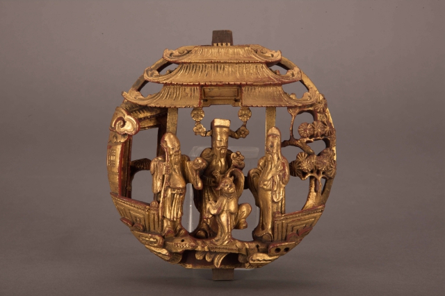 金漆通雕“福祿壽”梳妝臺圓肚.jpg