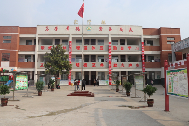 3 嶄新的教學樓。（高玉瑩  攝）.JPG