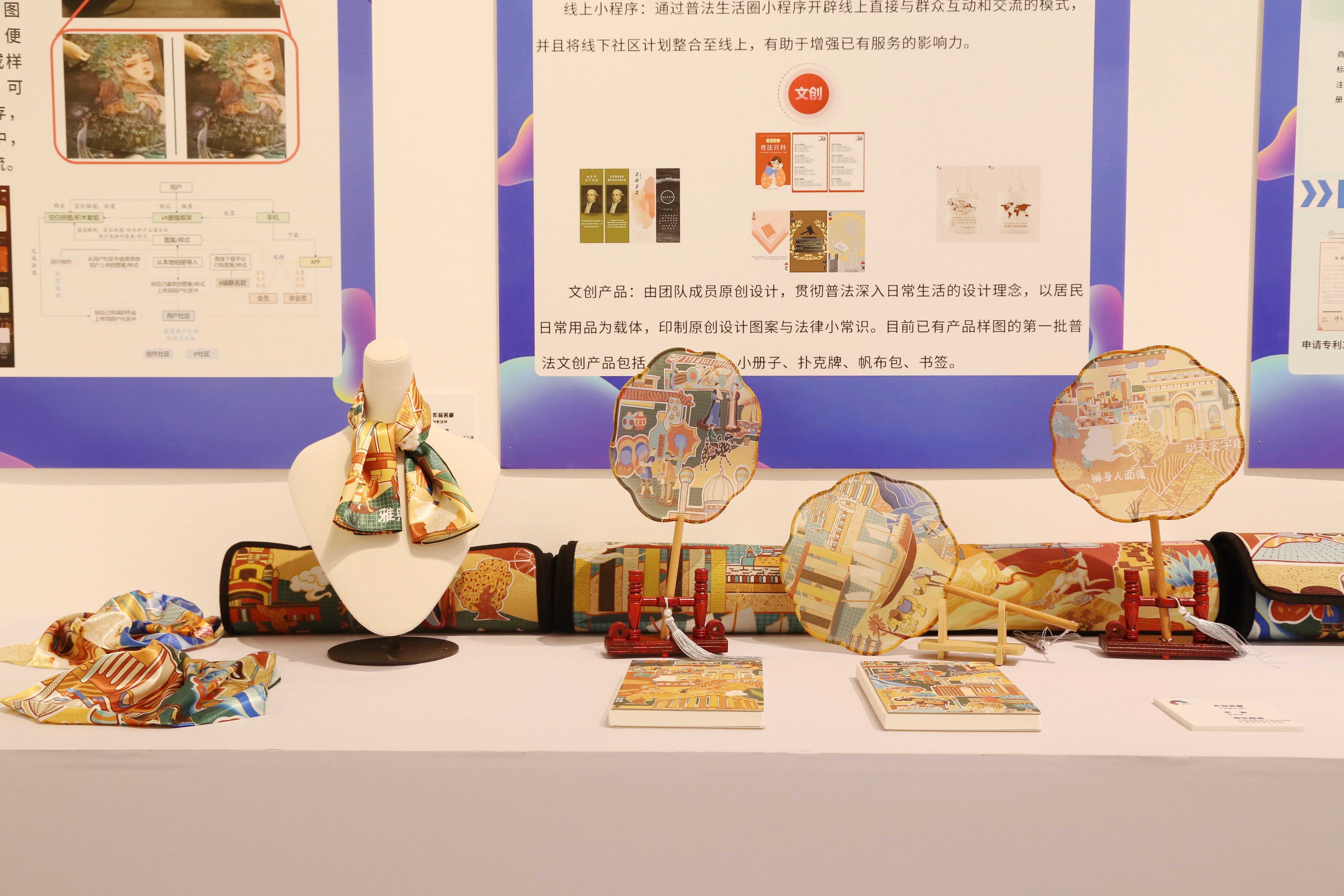活動現(xiàn)場展出的學生作品創(chuàng)意無限，精彩紛呈（鄭逸潔 攝） (3).jpg