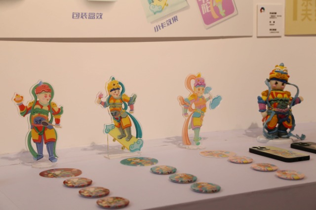 活動現(xiàn)場展出的學生作品創(chuàng)意無限，精彩紛呈（鄭逸潔 攝） (6).jpg