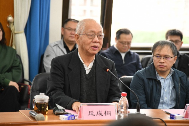 丘成桐先生講話。學(xué)校供圖.jpg