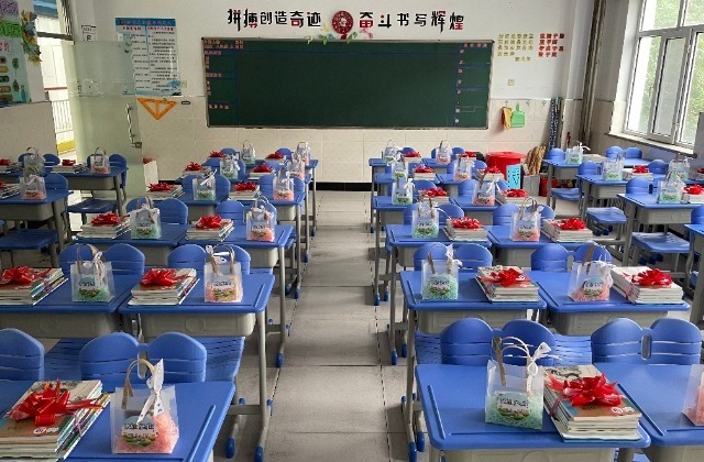 黑龍江五常時代中學(xué)，煥然一新的教室靜待學(xué)生歸來。梁丹攝.jpg