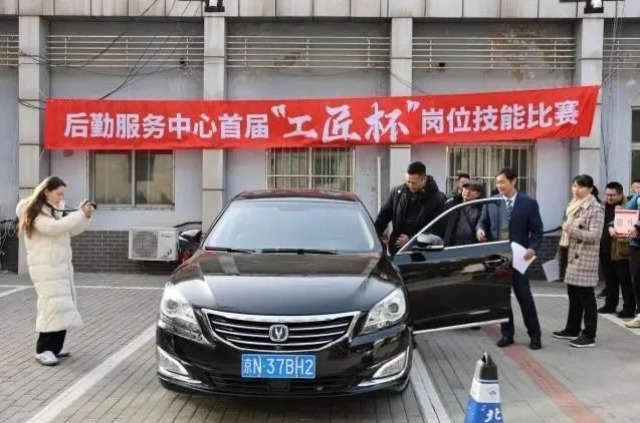 駕駛技能比賽現(xiàn)場，學校供圖.jpg