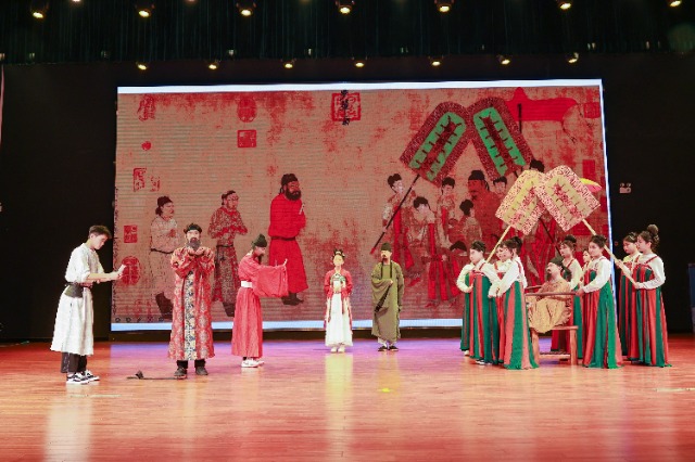 名畫(huà)演繹《步輦圖》.jpg