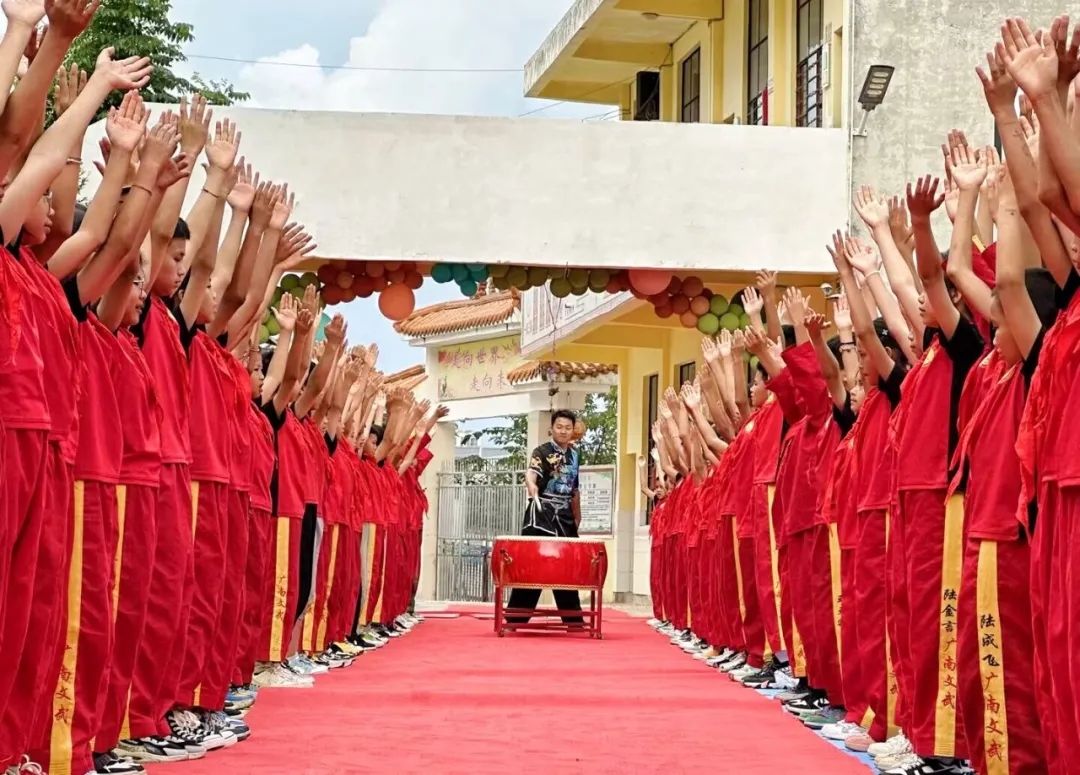 廣南縣文武學(xué)校學(xué)生在習(xí)武。  學(xué)校供圖.jpg