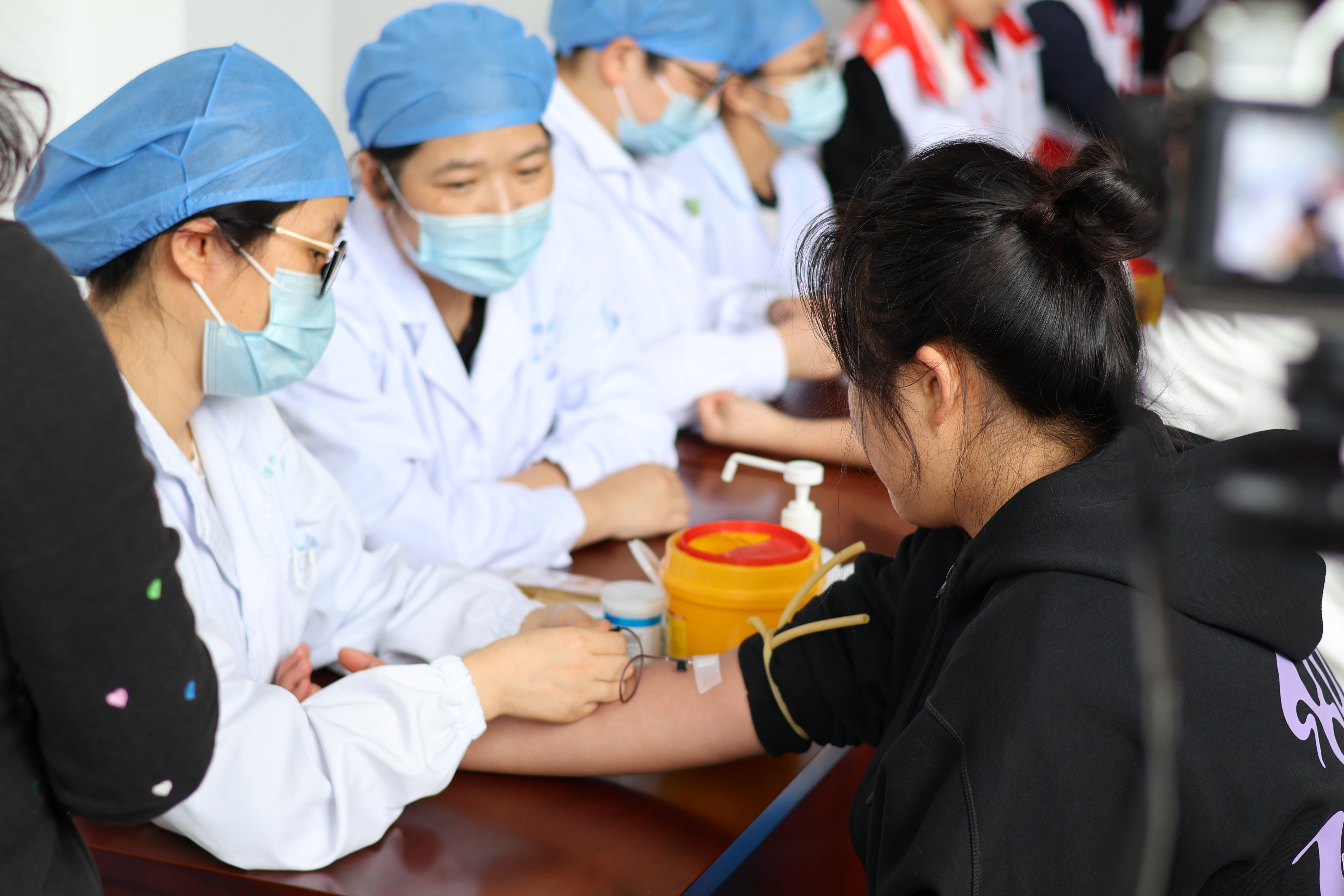 寧波衛(wèi)生職業(yè)技術(shù)學(xué)院造血干細(xì)胞志愿捐獻(xiàn)者招募與血樣采集活動(dòng)現(xiàn)場 學(xué)校供圖.jpg